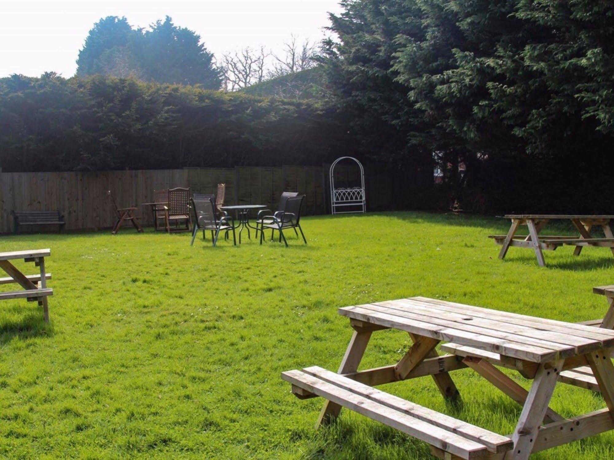 The Waggon And Horses Hotel Great Yeldham Eksteriør billede