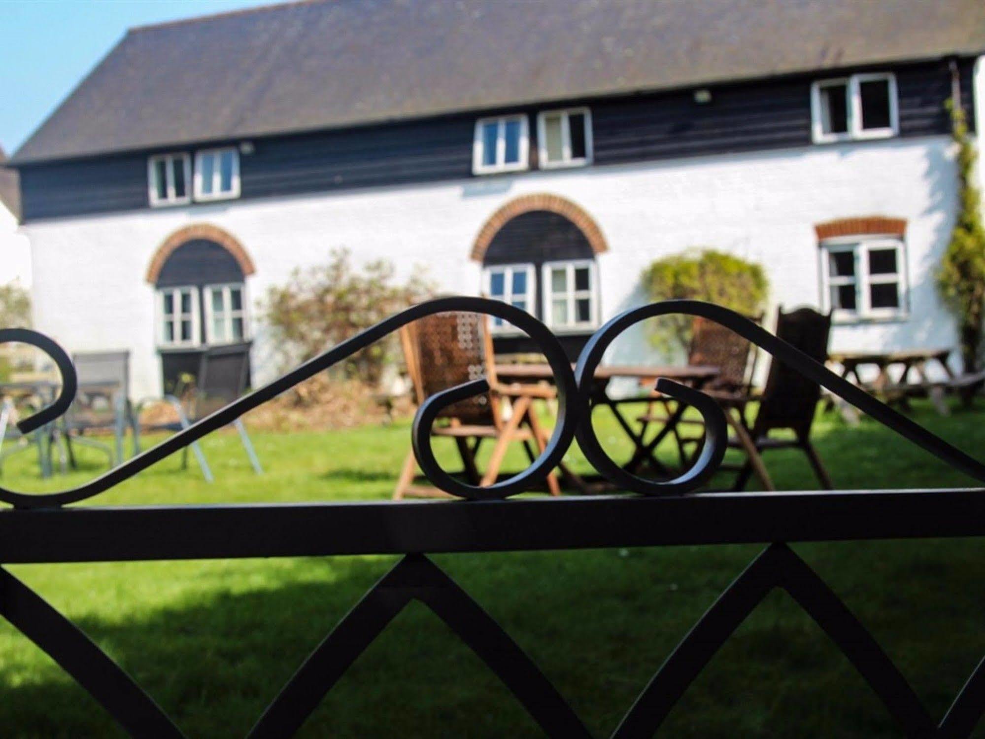 The Waggon And Horses Hotel Great Yeldham Eksteriør billede